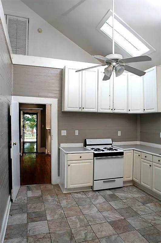 945 Wylie St SE — Photo 1