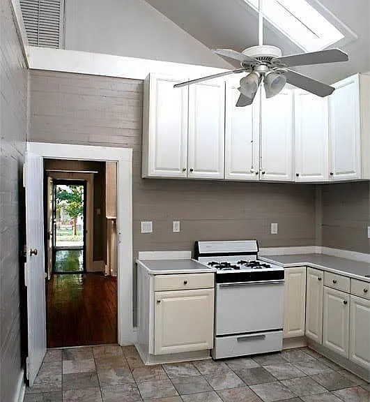 945 Wylie St SE — Photo 1