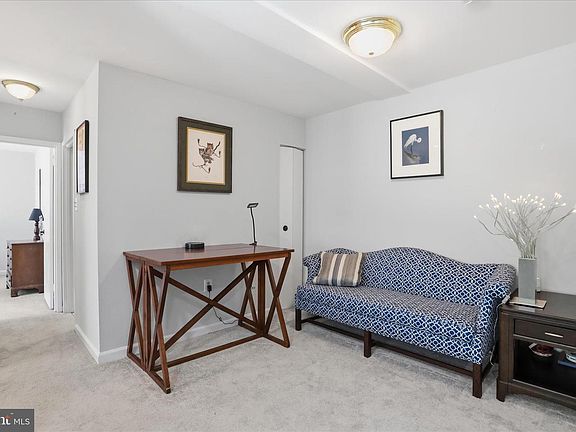 5th image of 428 Girard St APT 179