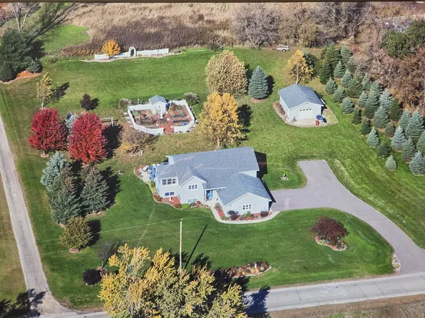 536 S Pkwy, Markesan, WI 53946