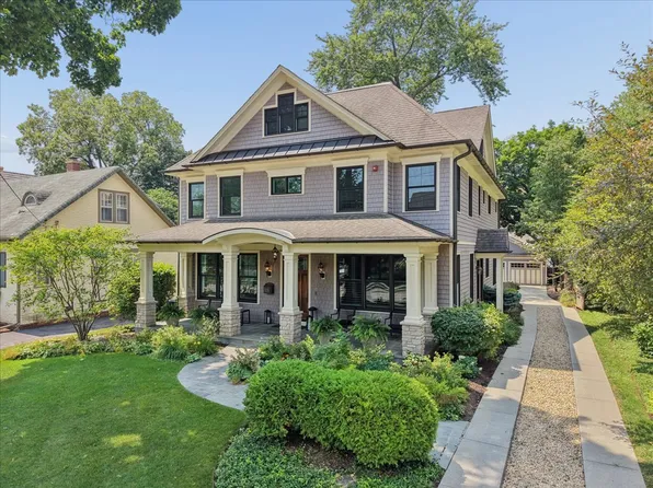521 Lange Ct, Libertyville, IL 60048
