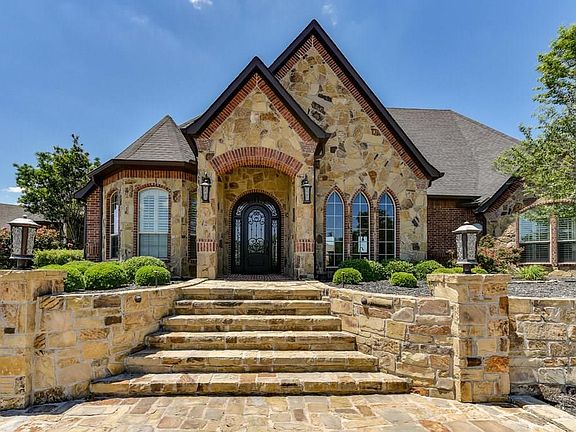 3rd image of 1038 Fox Wood Dr
