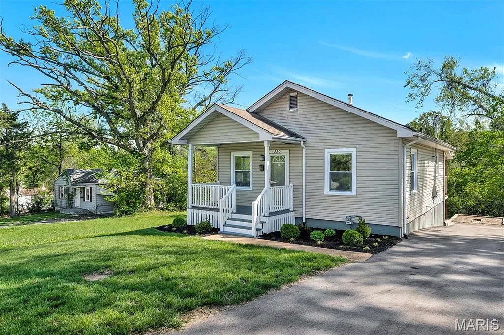 2 bed, 1.0 bath, 1206 sqft, $1,450 — Photo 1