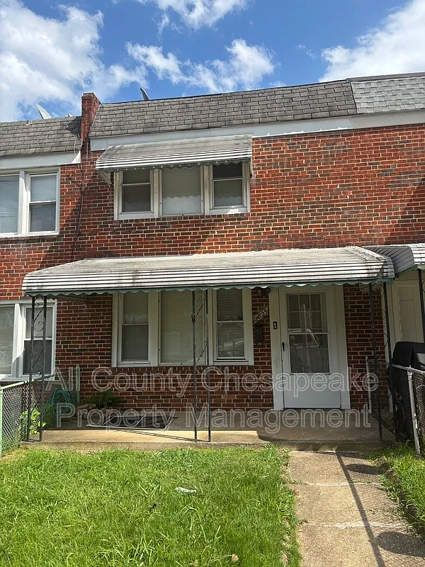 3 bed, 1.0 bath, $1,500 — Photo 1
