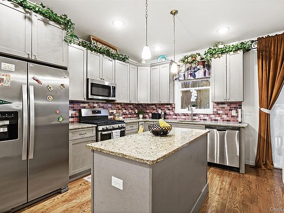 2nd image of 28 Magnolia Park