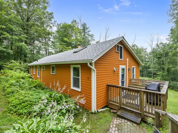 11 Mahkeenac Heights Rd, Stockbridge, MA 01262