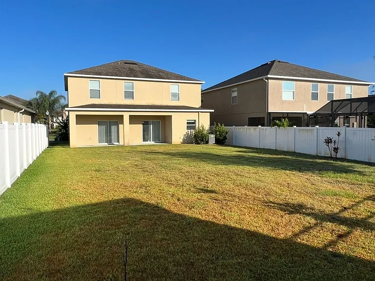 1646 Thetford Cir — Photo 31