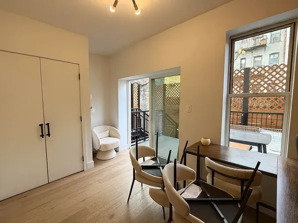 1853 Cornelia Street image 4 of 11