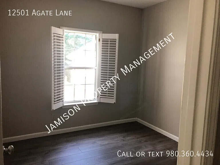 12501 Agate Ln — Photo 6