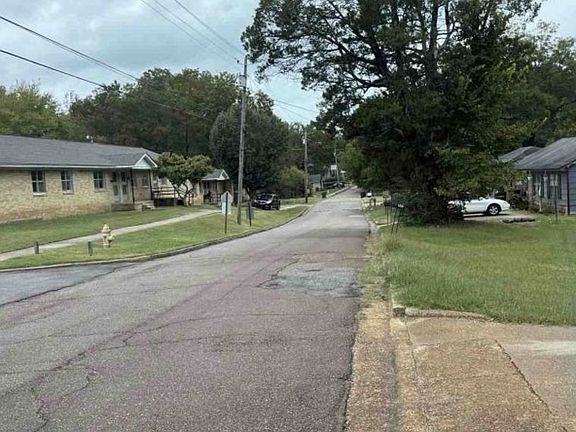 Exterior Neighborhood (street photo)