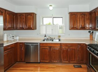 628 Raintree Rd, Buffalo Grove, IL 60089