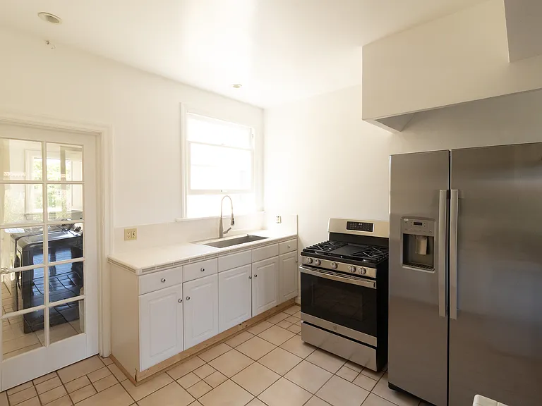 1105 S Cloverdale Ave — Photo 10