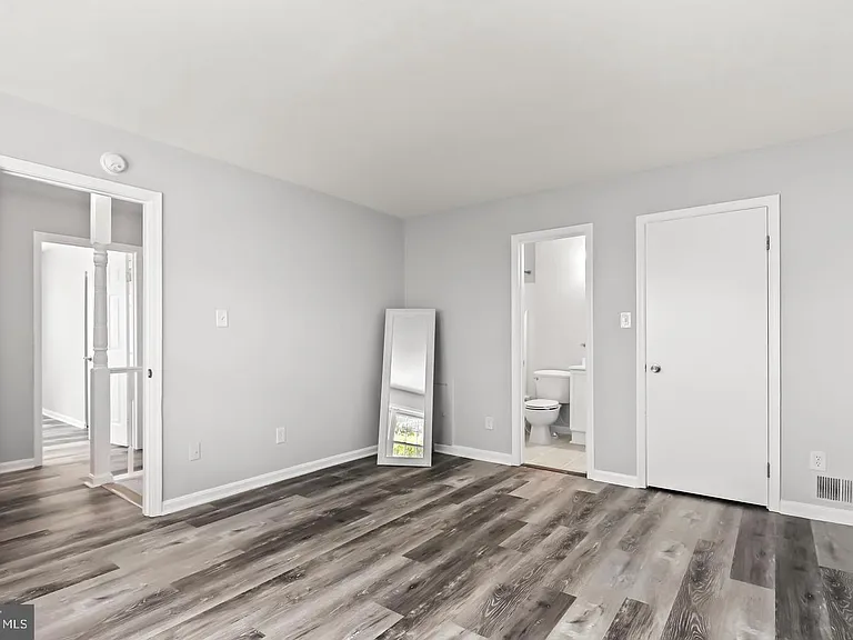 9904 Hagel Cir — Photo 17
