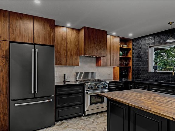 4th image of 765 Horseshoe Rd