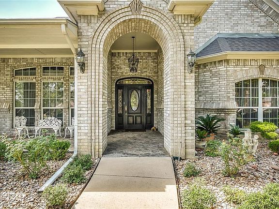 2nd image of 2809 Windsor Oaks Ln