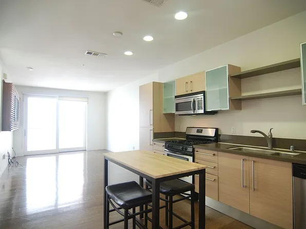 1234 Wilshire Blvd APT 422, Los Angeles, CA 90017