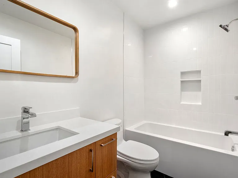 843 11th St #7 — Photo 9