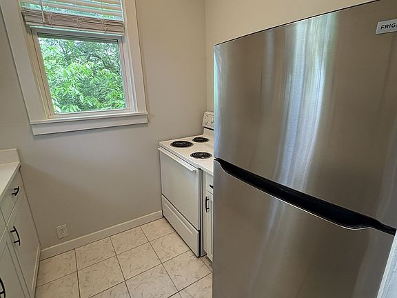 4th image of 124 Parker St APT 6
