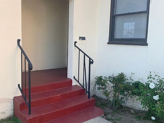 4th image of 520 E Willow St #26
