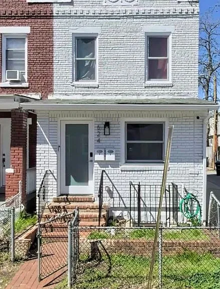624 20th St NE #A — Photo 1