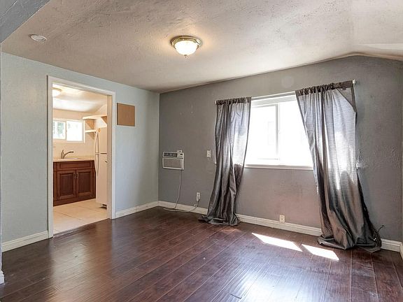 5th image of 939 Rich Ave APT 1