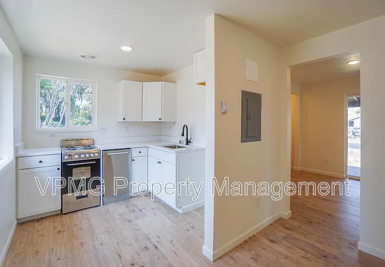 10412 NE 71st St — Photo 4