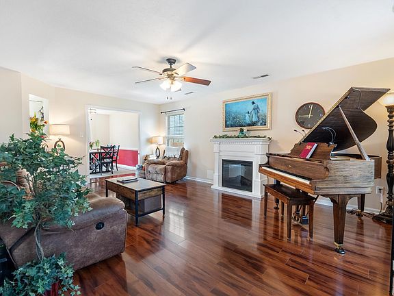 3rd image of 103 Lawton Ln