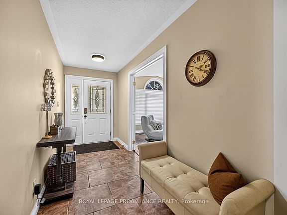 3rd image of 1099 Bridlewood Dr
