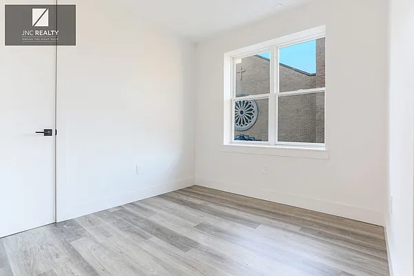 Rented by Voro, LLC | media 6