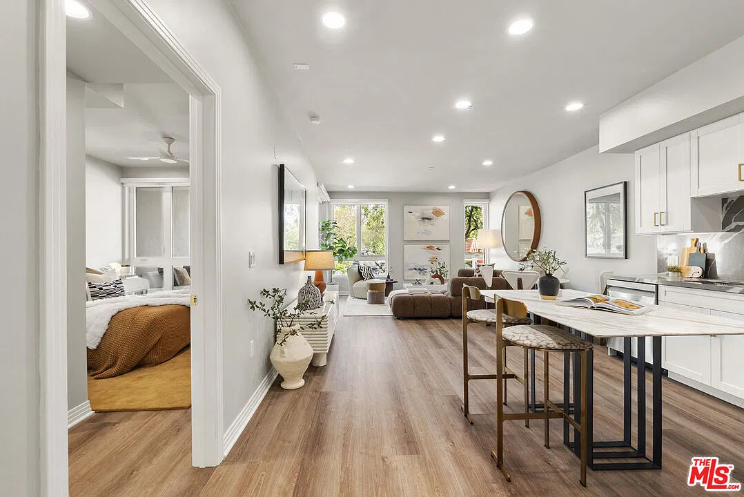 1 bed, 1.5 bath, 902 sqft, $4,695 — Photo 1
