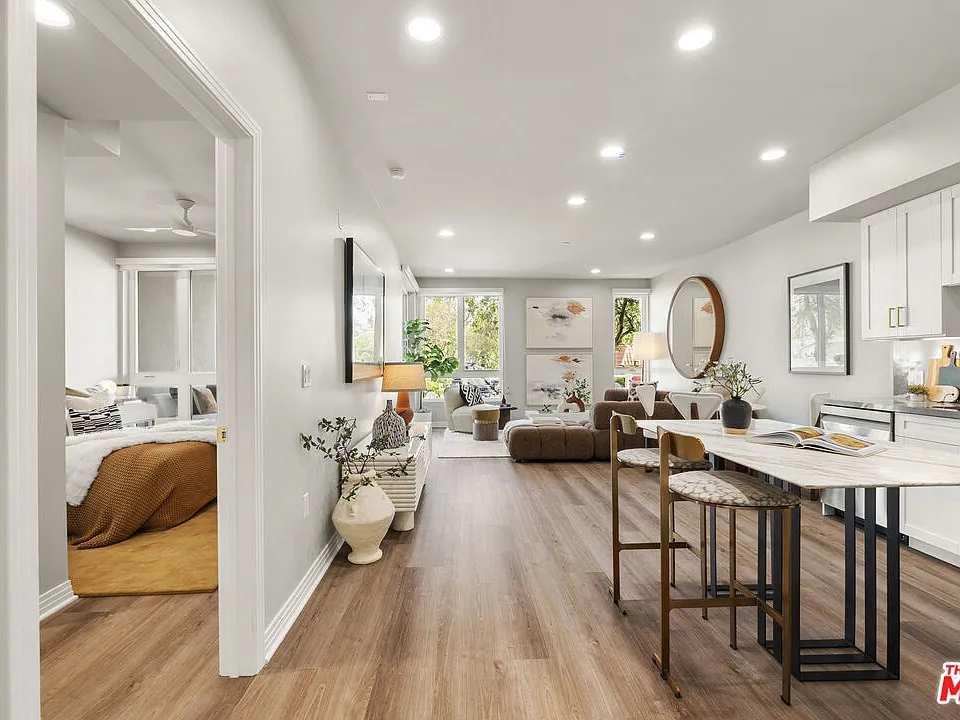 7428 Santa Monica Blvd #202