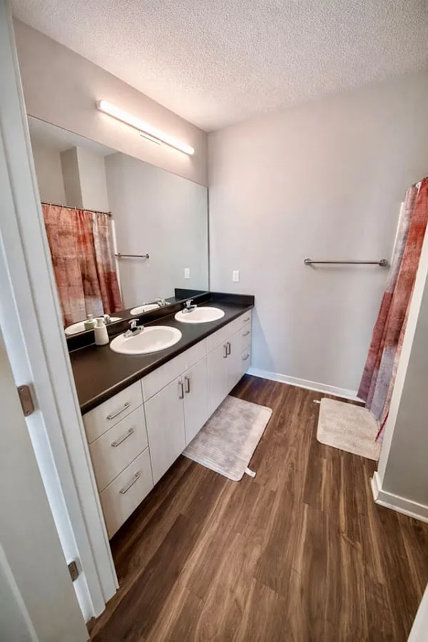 2 bed, $3,400 — Photo 4