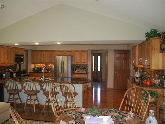2nd image of 10050 Bolingbroke Dr
