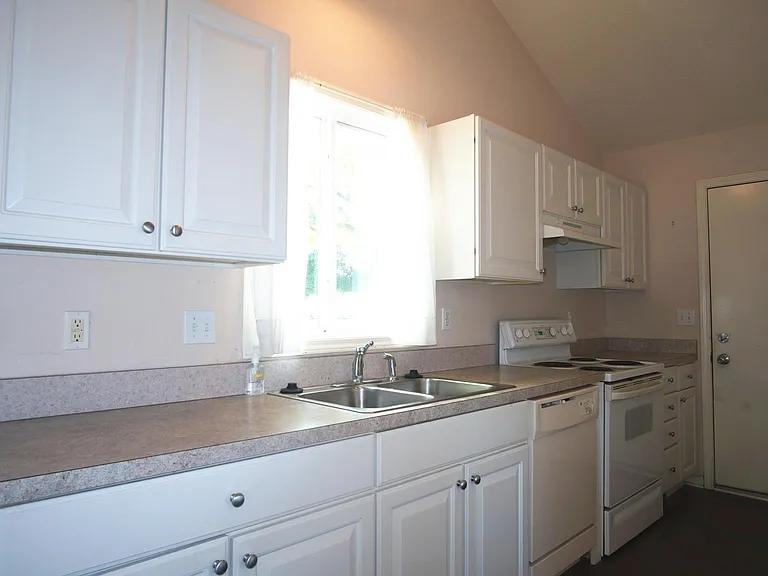 3056 E Lake Lansing Rd — Photo 9