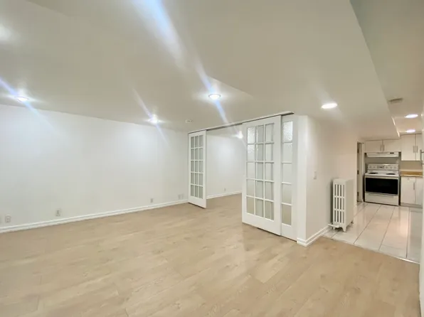 114 Bellefair Ave #Basement, Toronto, ON M4L 3T8