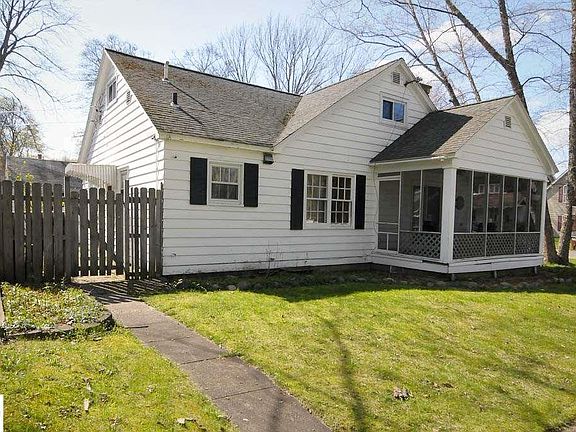 5th image of 622 Lincoln St