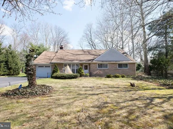 11 Greenvale Rd, Moorestown, NJ 08057