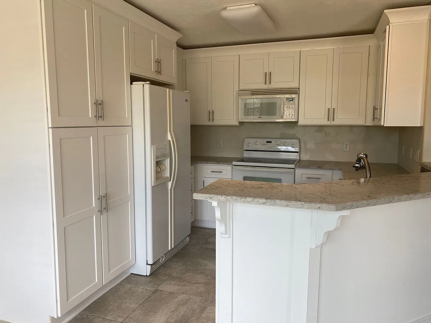 Spacious 4Bed/2Ba Brick/Stucco Home in Lynn Haven! *1/2 OFF 1st Month for A-D Military!* — Photo 4