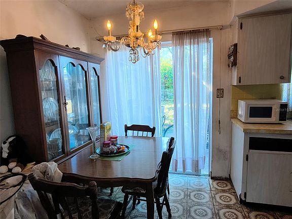 3rd image of 9637 Marlinton Ln