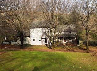 9095 Sowers Ln, Seven Valleys, PA 17360