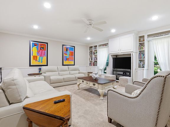 4th image of 111 Overlook Ct
