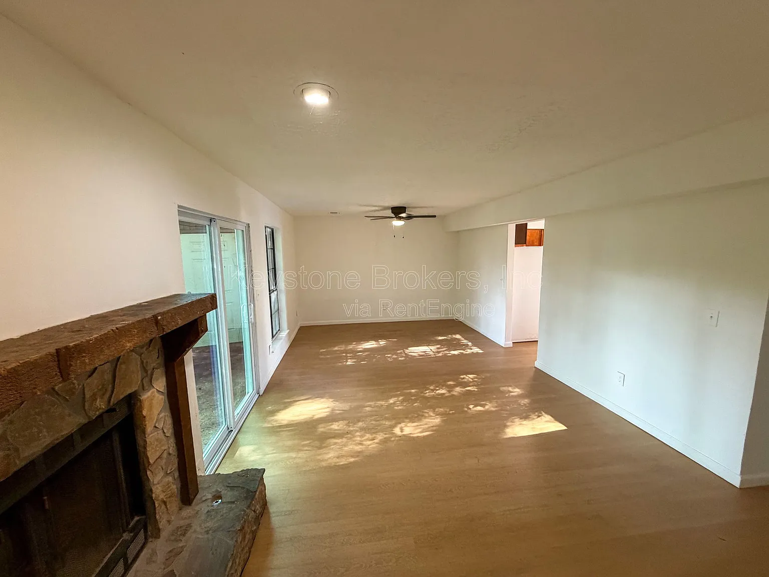 2 bed, 1.0 bath, $1,040 — Photo 2
