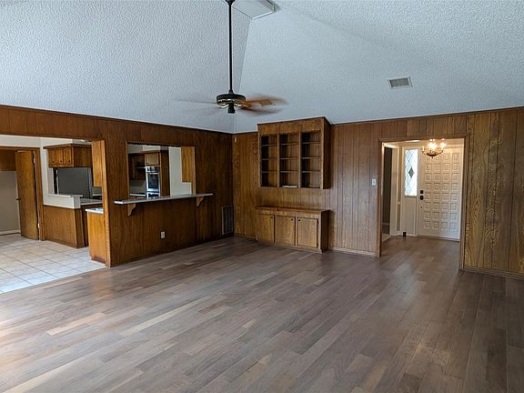 5th image of 2902 Robinson Rd