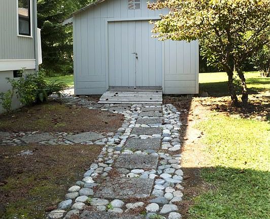 Nice outdoor shed w/power