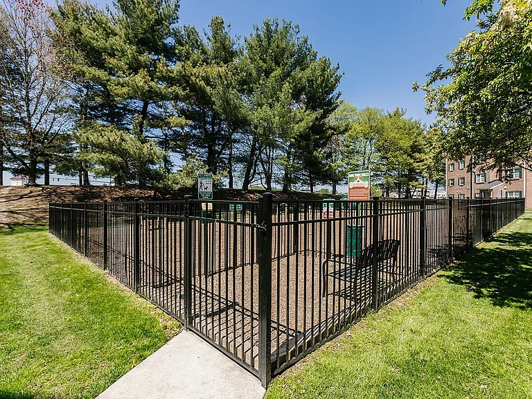 Crofton Village Apartments — Photo 25