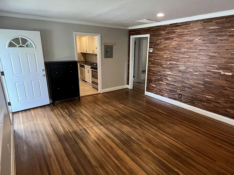 421 W Kingston Ave — Photo 5