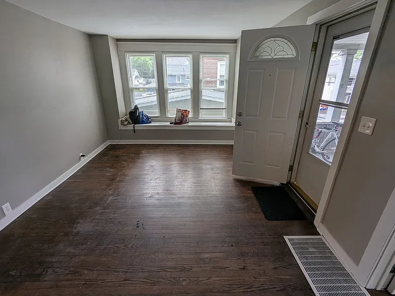302 Caroline Ave — Photo 3