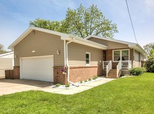 327 E Lincoln St, Bloomington, IL