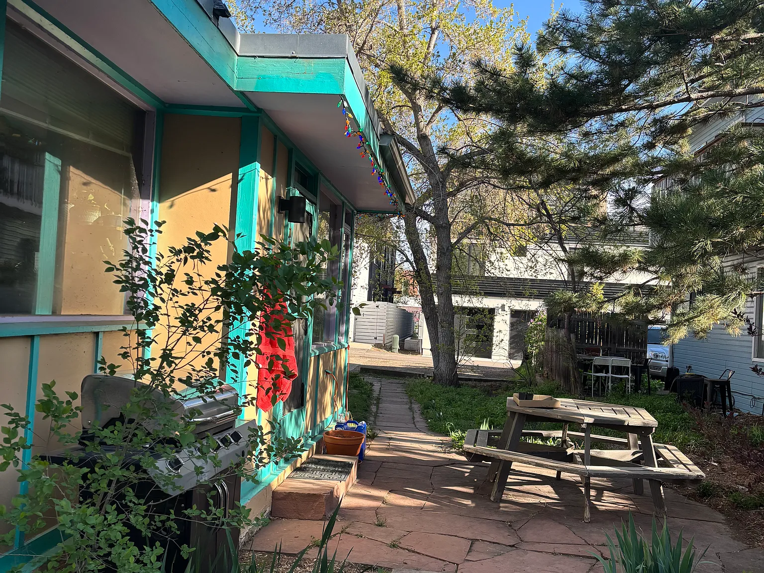 1825 walnut Street — Photo 2