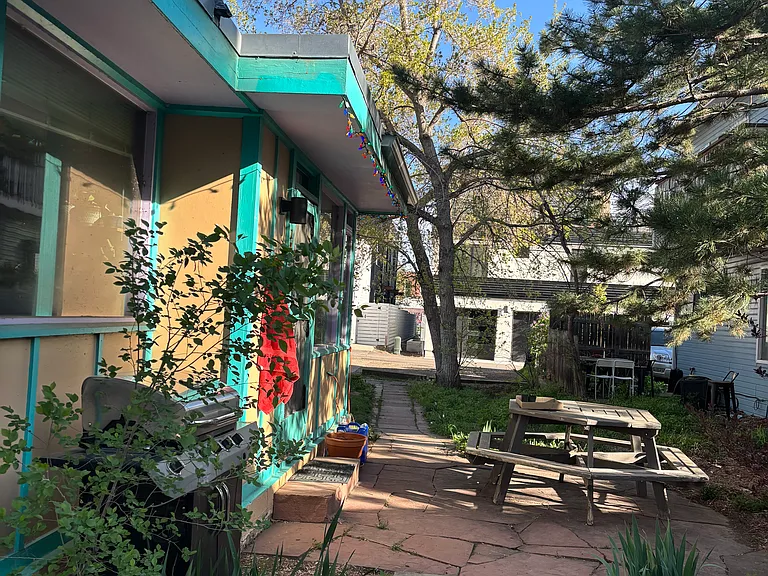 1825 Walnut St — Photo 2